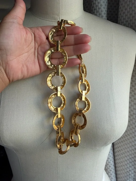 Vintage | Hammered Chunky Textured Gold Link Circle Statement 17.5” Necklace - Picture 6 of 13